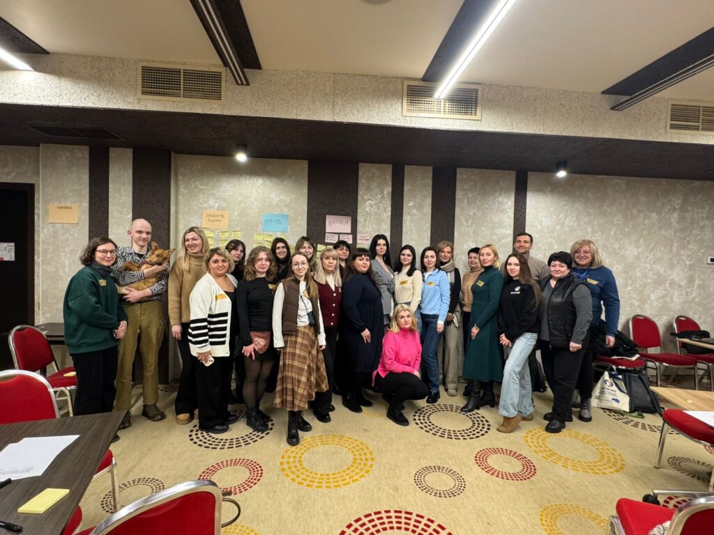Art of Aid спільно з Cedos провели у Дніпрі діалог про політики евакуації та інтеграції ВПО