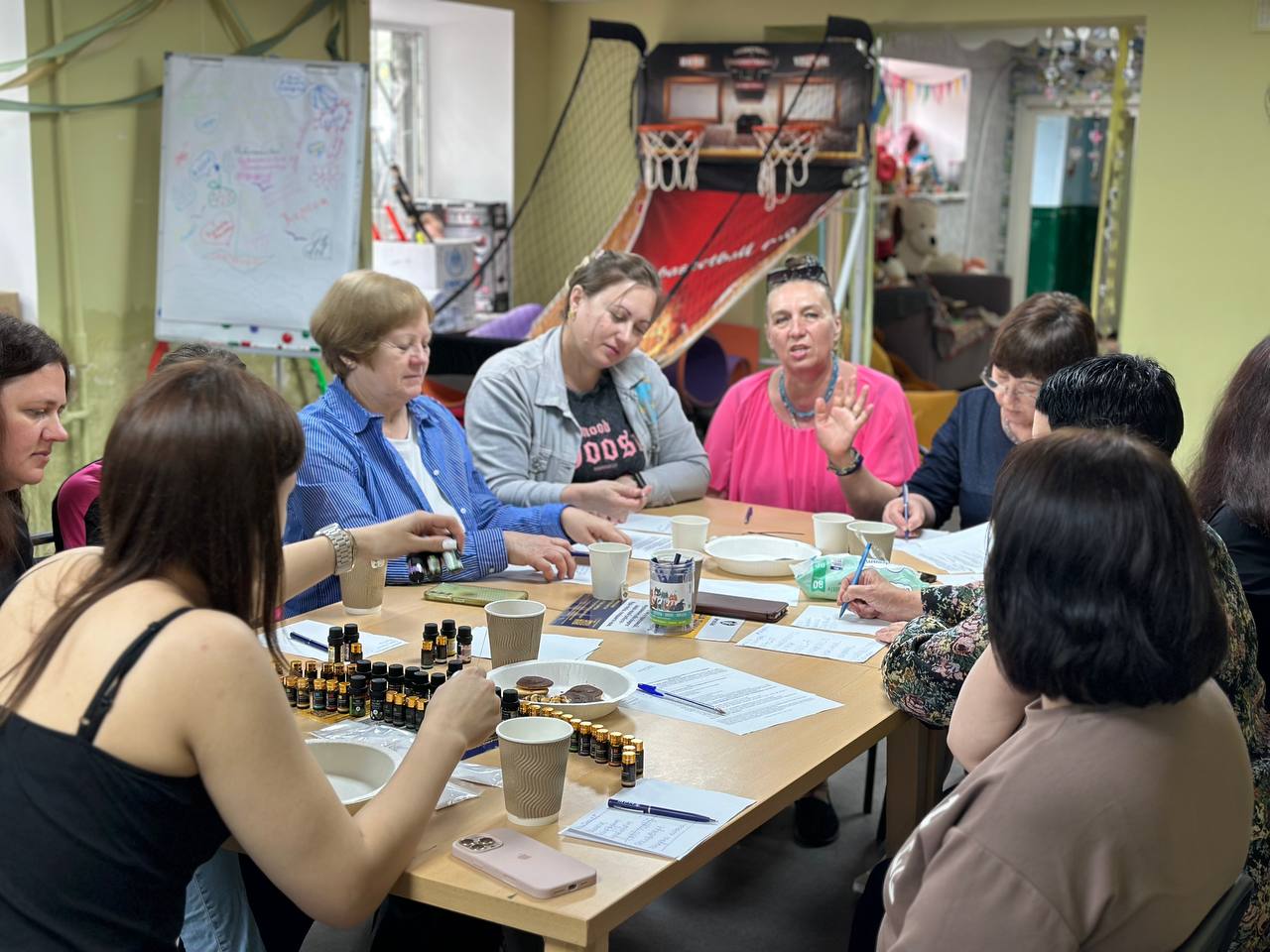У Херсонському хабі відбувся психосоціальний захід з елементами ароматерапії для емоційної підтримки жінок ВПО